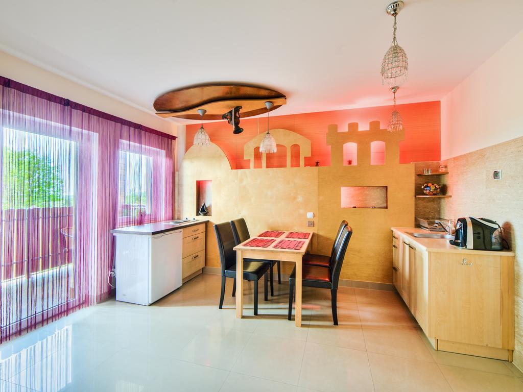 Malibu Apartment *